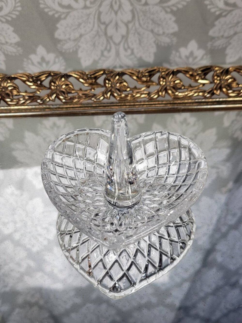 Vintage Clear Heart Shaped Glass Ring holder Jewelry Trinket Dish Holder UV Glow